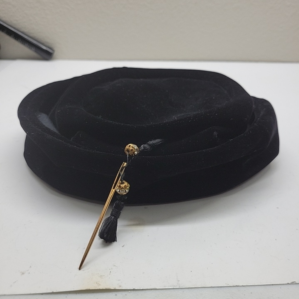 Elegant Black Velvet Women's Hat